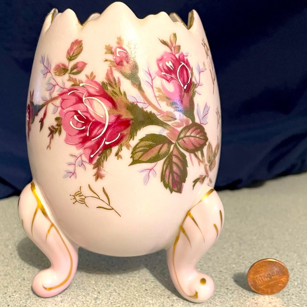 Cute delicate egg planter